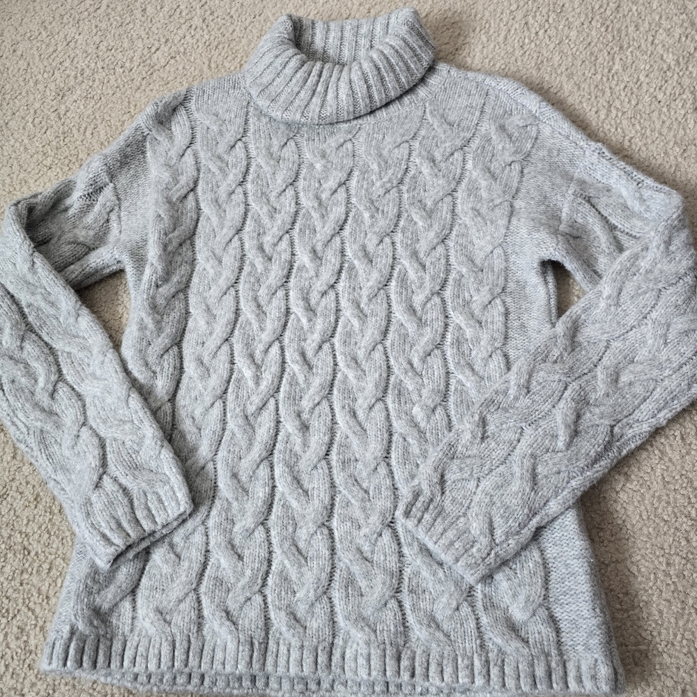 Cozy Cable Knit Turtleneck Sweater - Light Gray